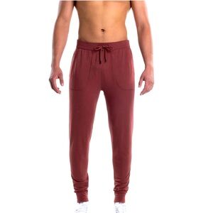 Selling men’s Saxx jogger pant. Never warn still has tags. size medium.